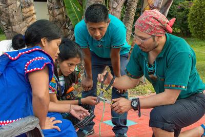 Hands-on workshops within the Central American Telecommunications and Broadcasting Training Program for Indigenous and Rural Communities. Photo: Andrés Bonifacio image linking to Community networks newsletter: Lessons and challenges from communities balancing power