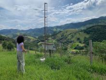 An antenna from the Portal Sem Porteiras community network in Brazil. Photo: Débora Prado