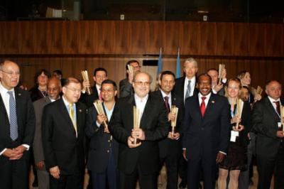  image linking to GISWatch est le lauréat du prix 2012 du meilleur projet du Sommet mondial de la société de l’information 